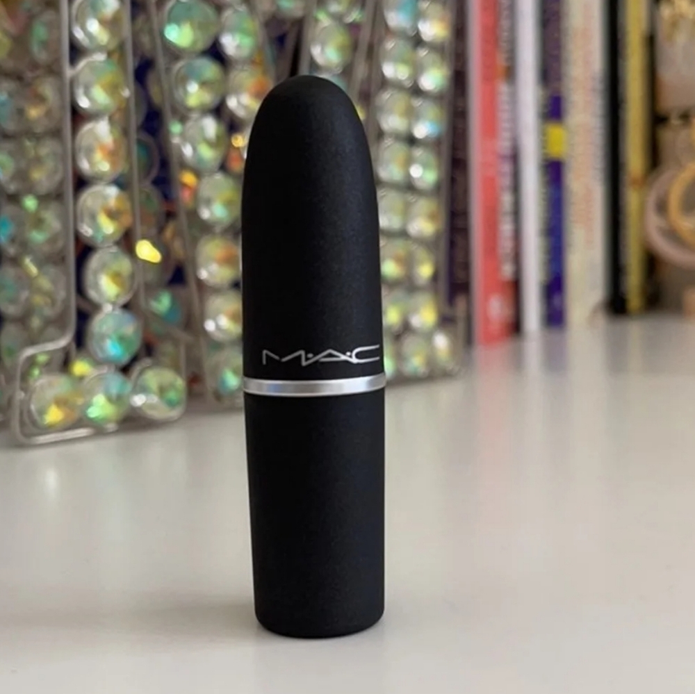 Mac Mull it Over Powder Kiss Lipstick - Picture 4 of 9